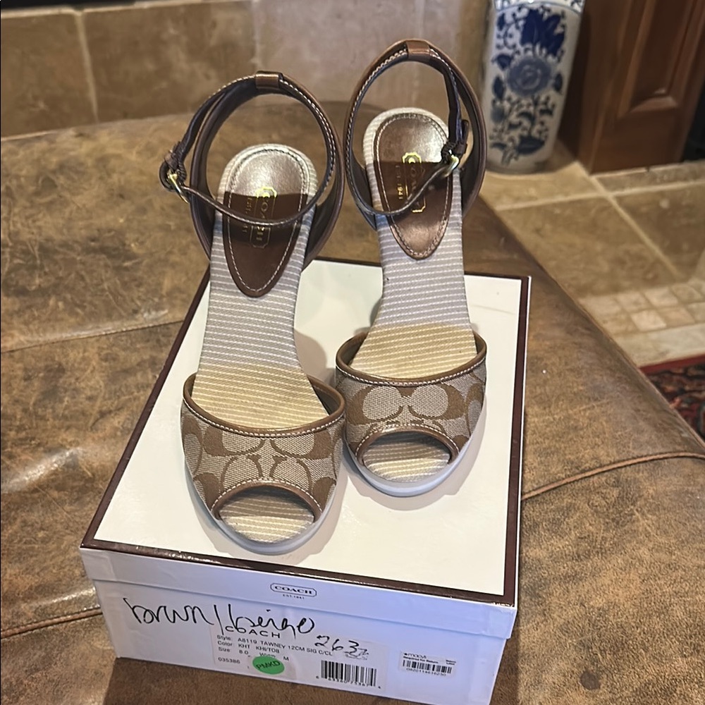 NIB Coach Brown Wedge Shoes, size 8.0 Medium - Picture 6 of 8